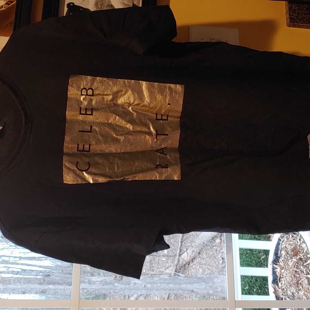 H&M Black T-Shirt. Size large